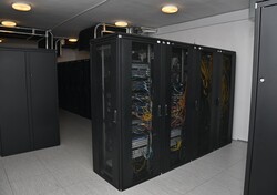 Foto. 2 Centrum Przetwarzania Danych Centrum Komputerowego Uniwersytetu Zielonog&oacute;rskiego